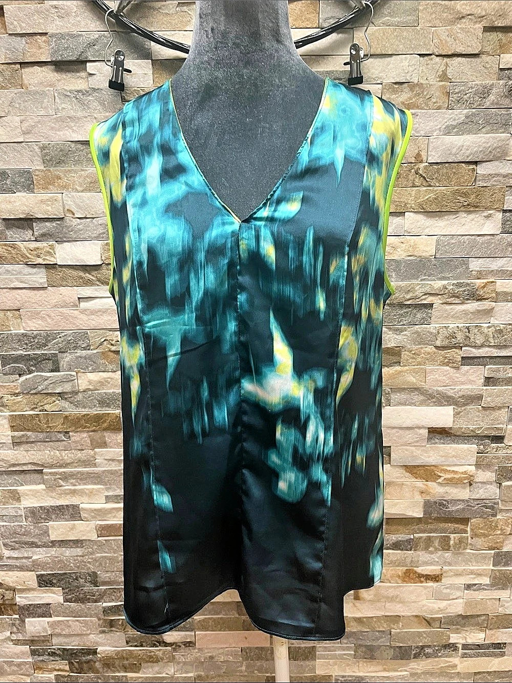 Abstract Sleeveless Top in Black & Blue Like New